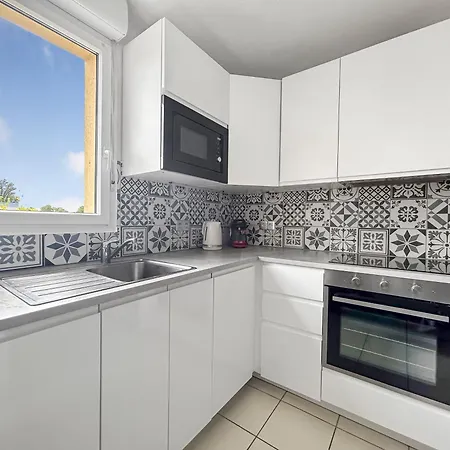 Lumineux Avec Balcon & Piscine Apartment